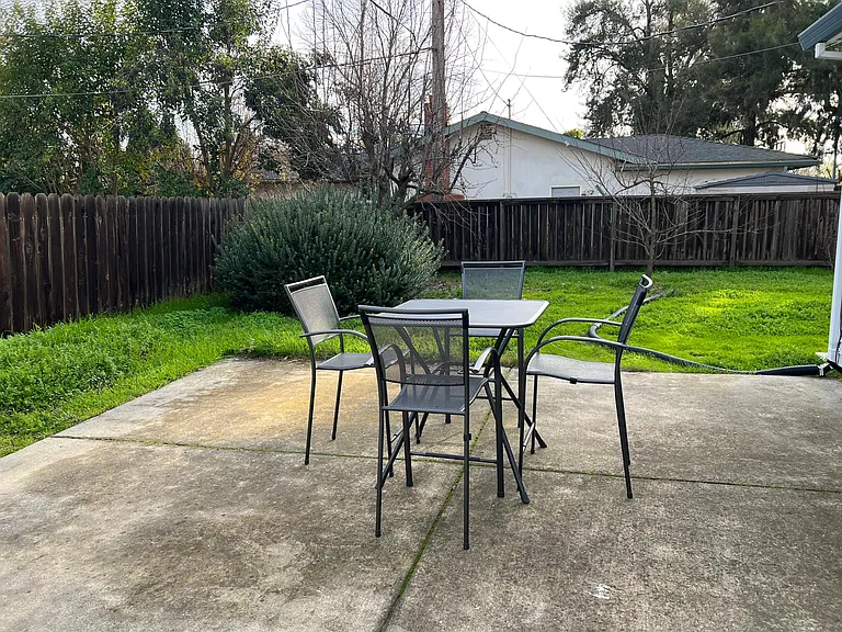 1302 Drexel Dr — Photo 13