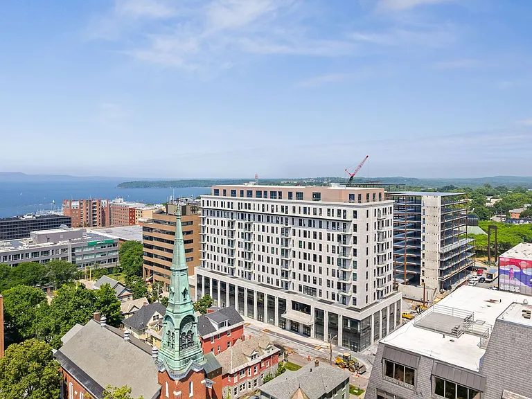 Bank Street Apartments at Burlington Square — Photo 32