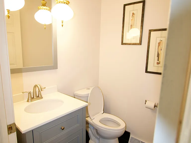 123 N Jackson St — Photo 14