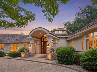 1989 Dwight Ln, Minnetonka, MN 55305