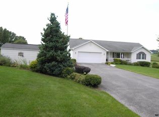 6527 Wolfgang School Rd, Glen Rock, PA 17327