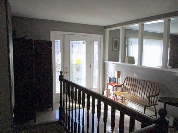 3rd image of 942 Squires Ave