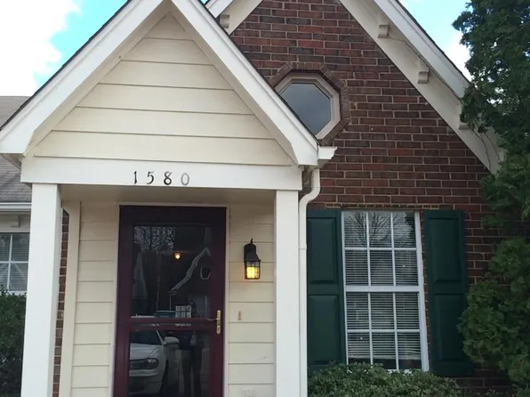 1580 Beaver Trail Dr, Cordova, TN 38016