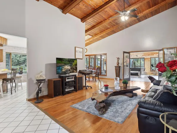 347 Lilac St, Lino Lakes, MN 55014