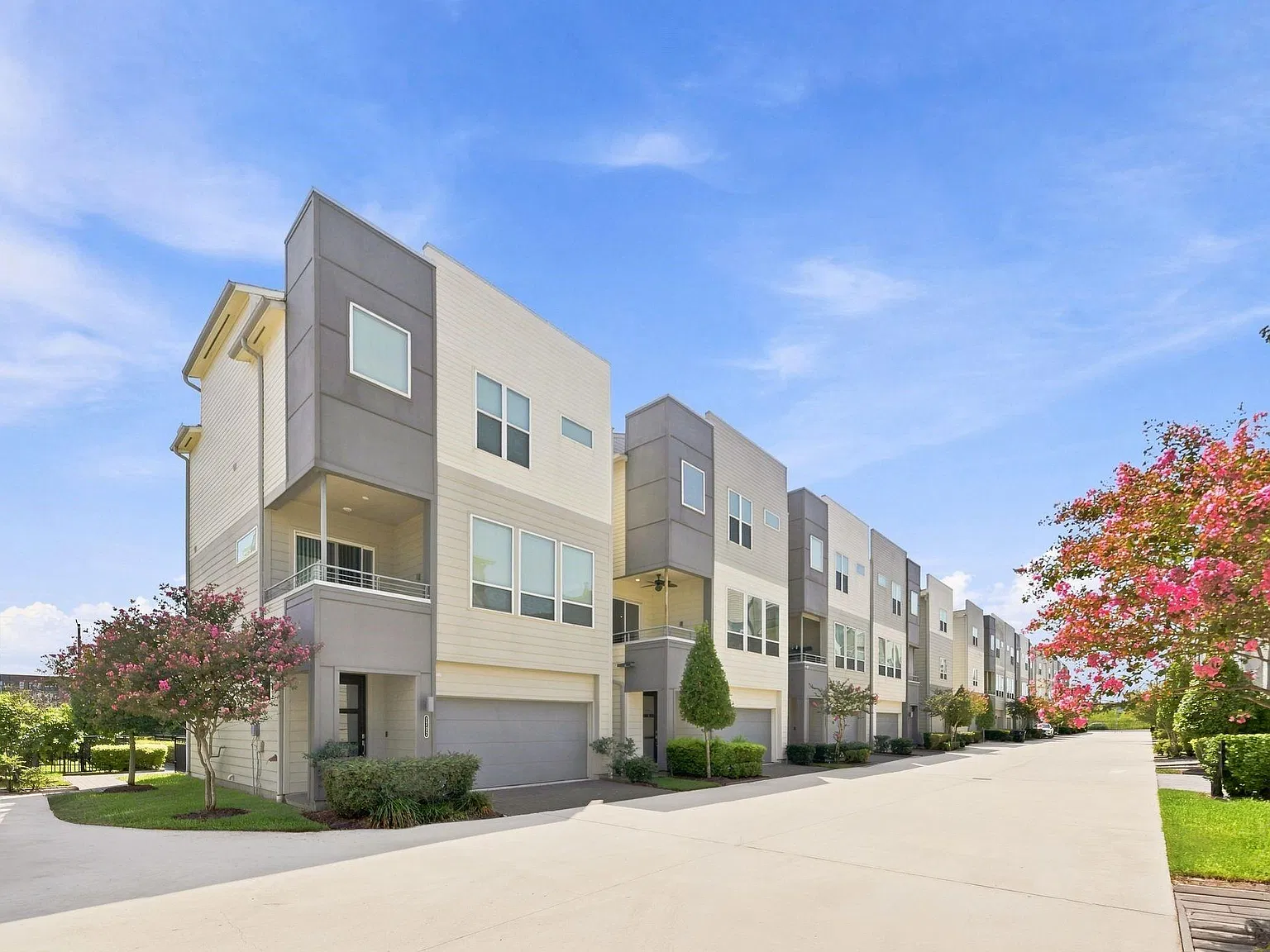 3 bed, 3.5 bath, 2118 sqft, $2,599 — Photo 4
