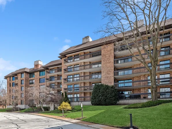 3801 Mission Hills Rd APT 405, Northbrook, IL 60062