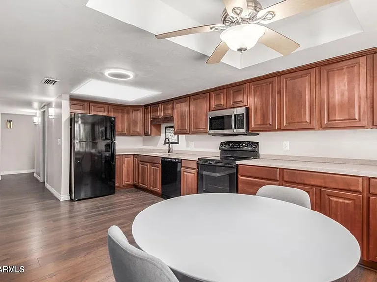 481 W Half Moon Way — Photo 9