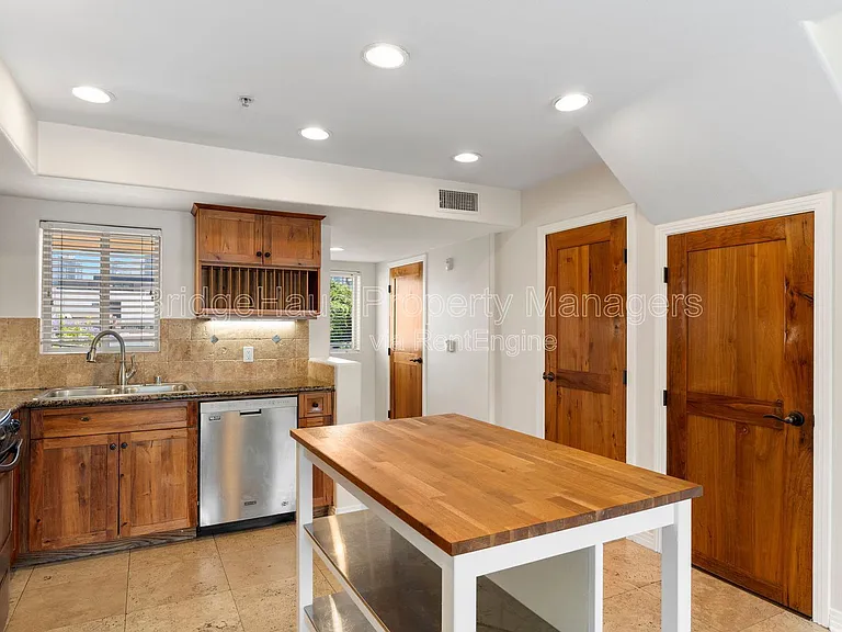 801 W Hawthorn St W #304 — Photo 8