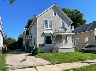 712 Fulton St APT 2R, Aurora, IL 60505