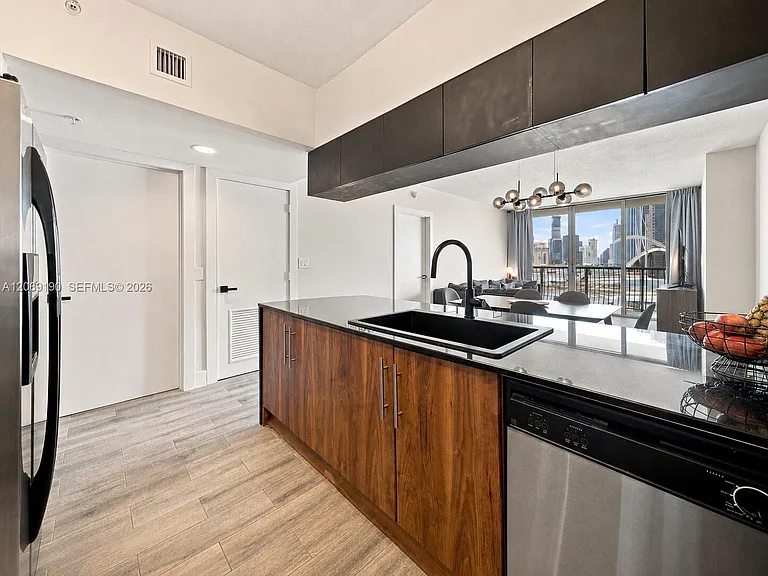 1750 N Bayshore Dr #1912 — Photo 3