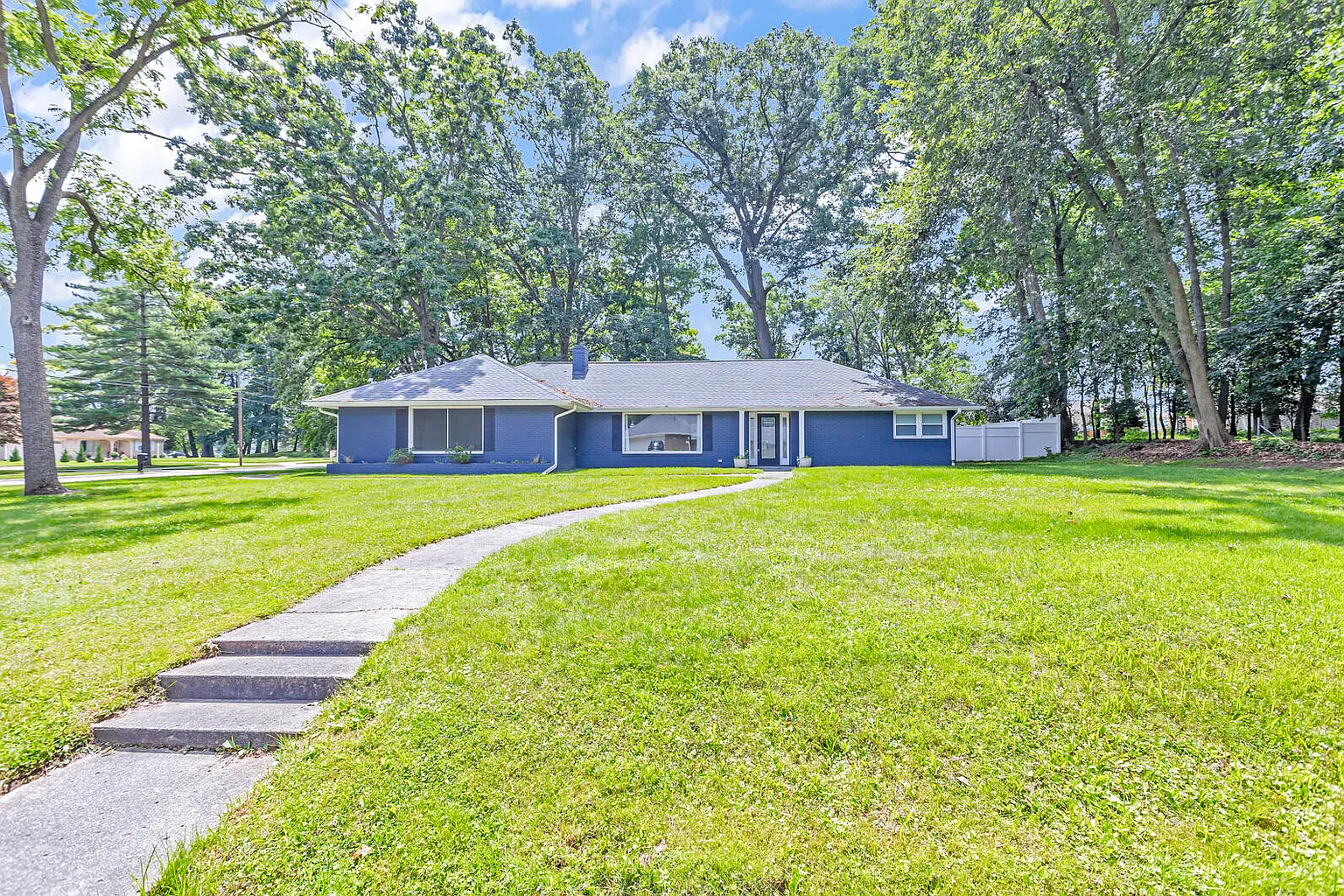 1603 Shoemaker Dr photo 1