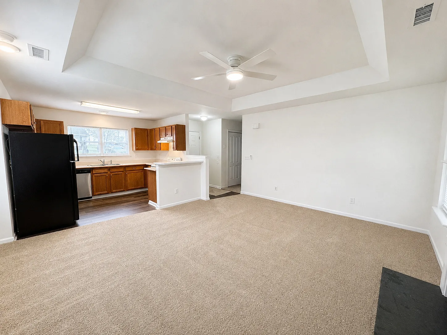 3 bed, 1085 sqft, $1,695 — Photo 2