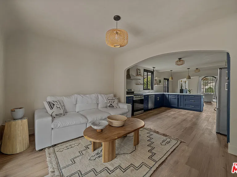 8822 Rosewood Ave — Photo 12