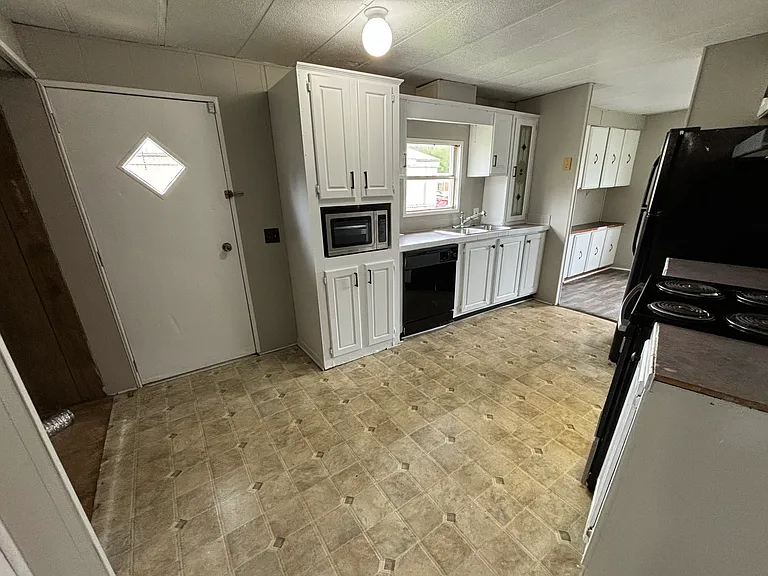 136 Jodi St — Photo 7