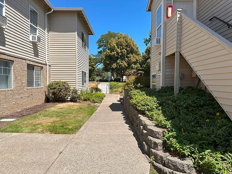 Landmark Apartments - Beaverton Oregon