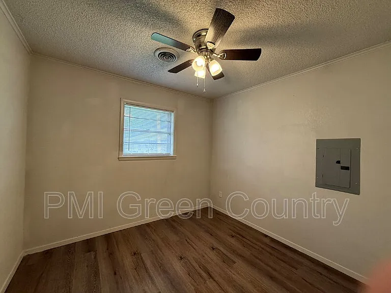 817 Park St — Photo 8