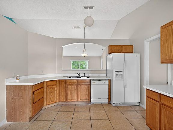 5th image of 439 Magpie Ct