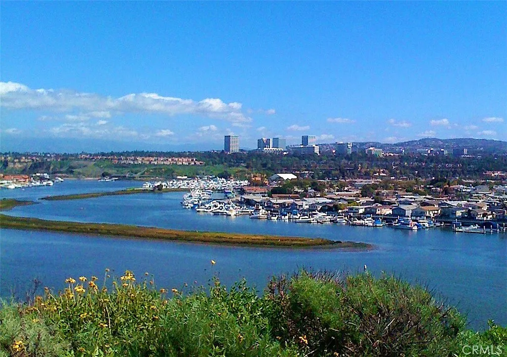 2 bed, 2.0 bath, 1125 sqft, $8,600 — Photo 4
