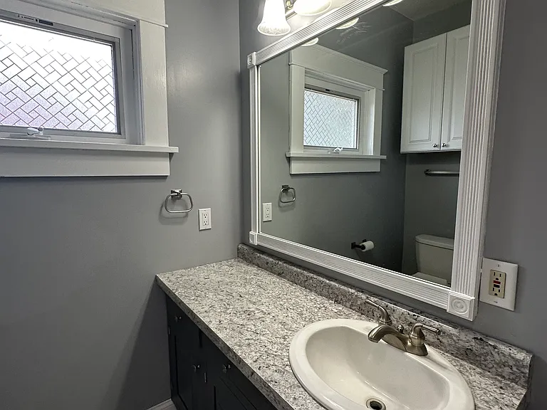 713 W 27th St #1 — Photo 14