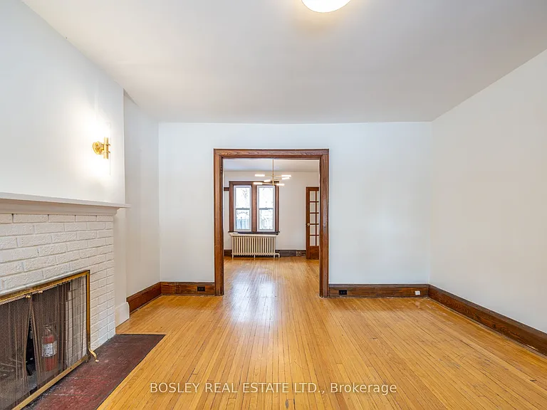 88 Manor Rd E — Photo 9