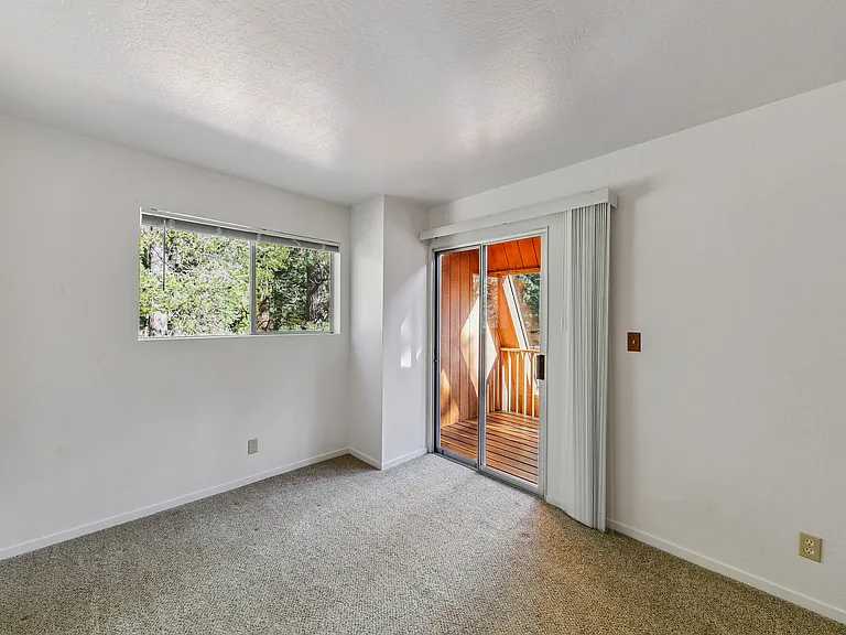 993 Woodchuck Ct — Photo 16