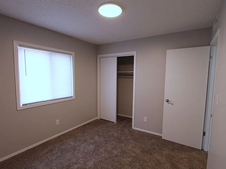 The Warwick of Norfolk. Now leasing updated 1, 2 bedroom apartments and 3 bedroom townhomes! — Photo 13