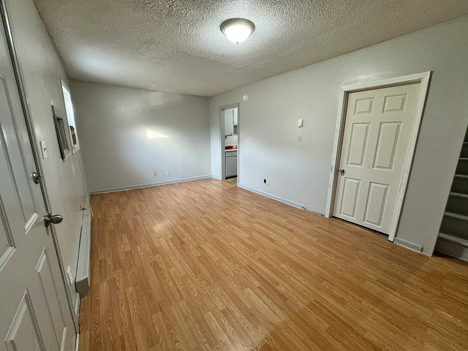 3 bed, 700 sqft, $750 — Photo 3