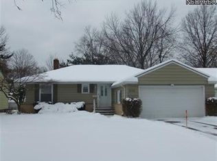 1096 Blanchester Rd, Lyndhurst, OH 44124