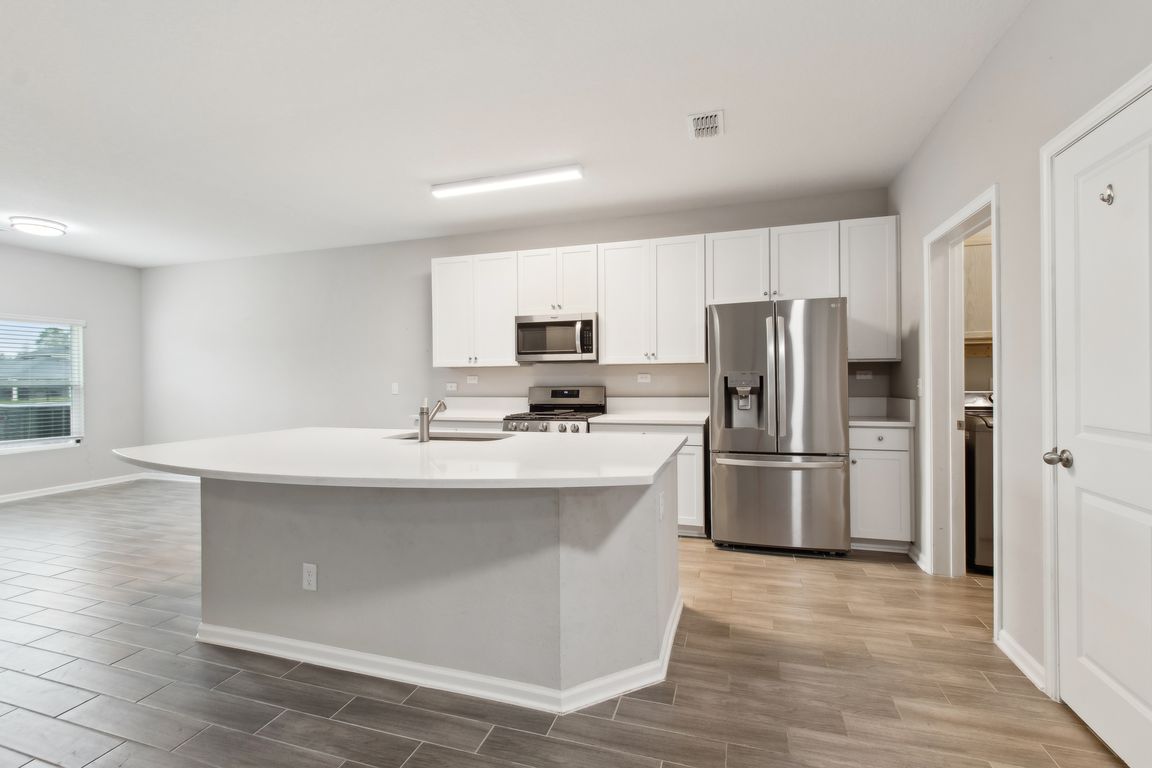 Firethorn Ave-012.jpg