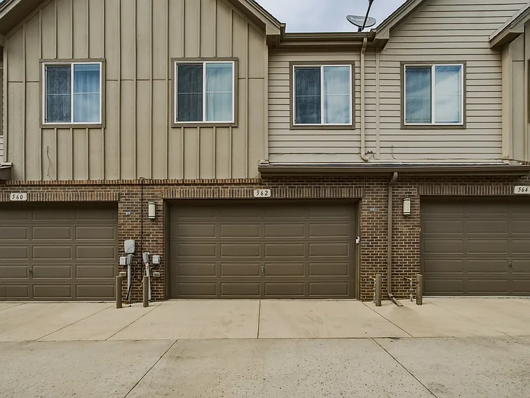 562 E Dry Creek Pl — Photo 16