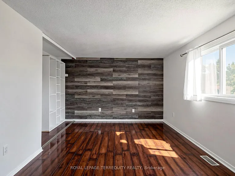 7 Yorkville Ct — Photo 25