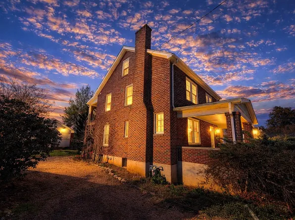 2704 Floraland Dr NW, Roanoke, VA 24012