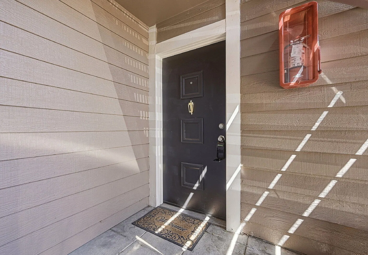 2 bed, 2.0 bath, 904 sqft, $1,621 — Photo 2