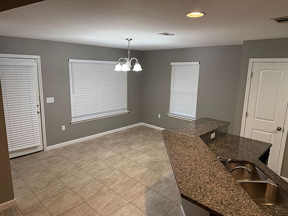 4th image of 220 Palmetto Ave