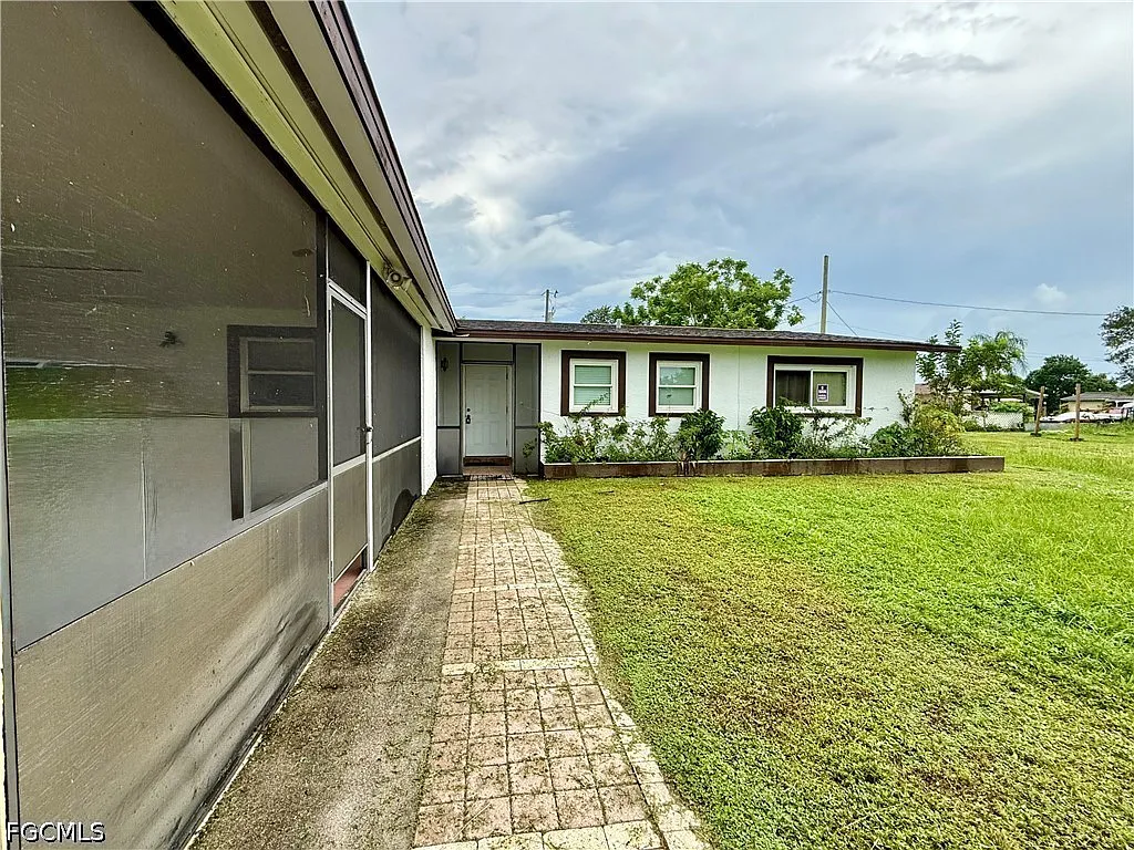 3 bed, 2.0 bath, 1590 sqft, $1,700 — Photo 2
