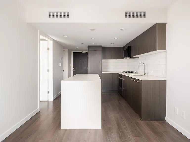 8189 Cambie St #1606 — Photo 4