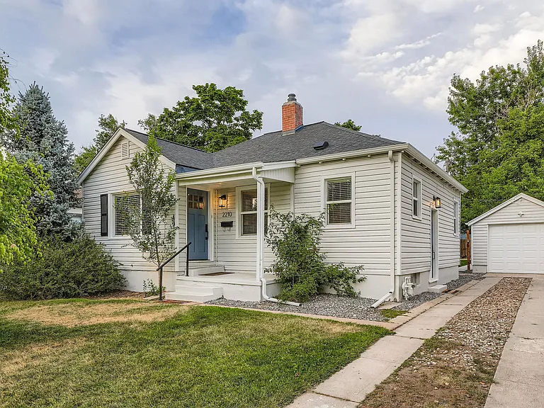 2210 S Clarkson St — Photo 28