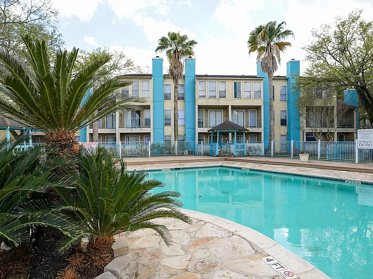 La Esencia Apartments — Photo 2