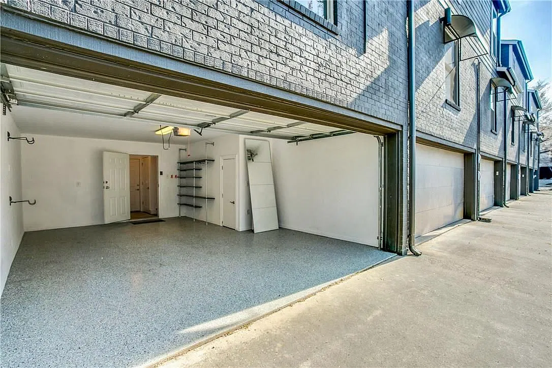 1 bed, 1.5 bath, 902 sqft, $3,700 — Photo 4