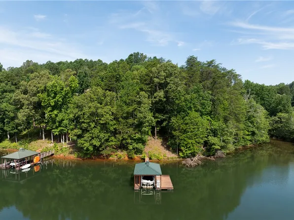 131 Cross Lake Trl, Six Mile, SC 29682