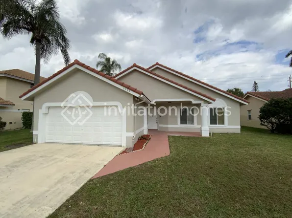 5233 Rosen Blvd, Boynton Beach, FL 33472