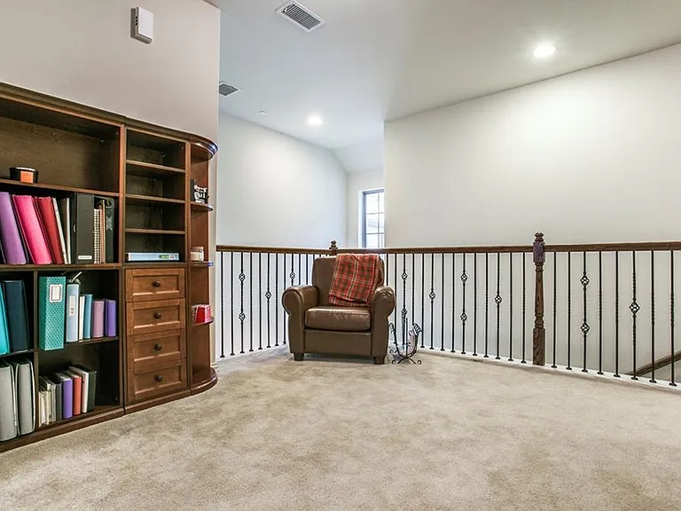 929 Jamesville Ln — Photo 23