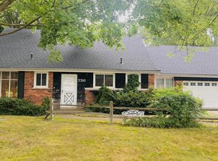 736 Shoreham Rd, Grosse Pointe Woods, MI 48236
