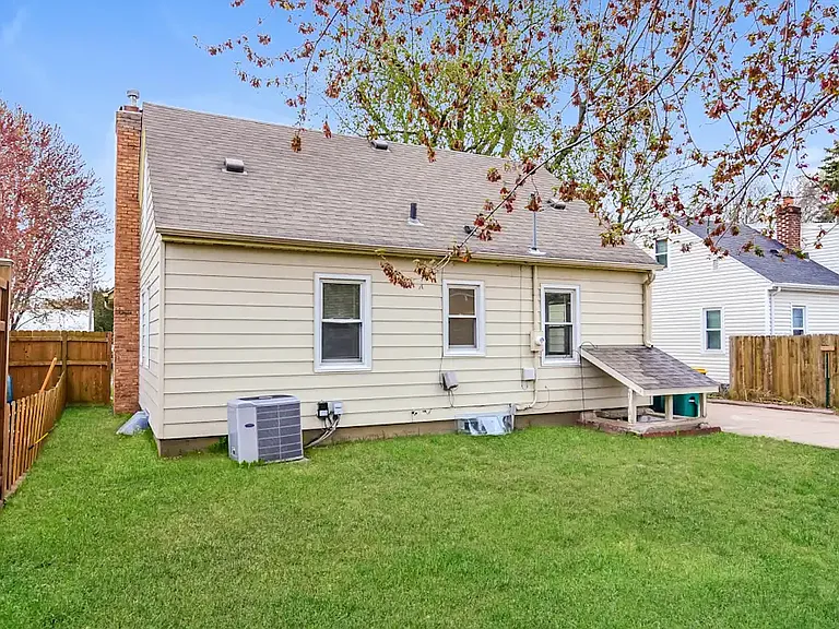 7221 Humboldt Ave S — Photo 12
