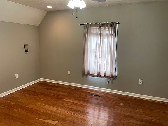 3rd image of 133 S Chicago Ave #2