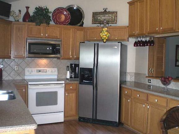 3rd image of 1740 Lakeland Ct