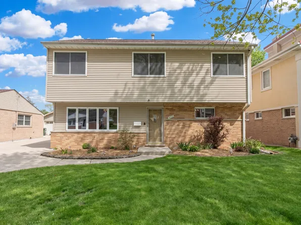8233 N Octavia Ave, Niles, IL 60714