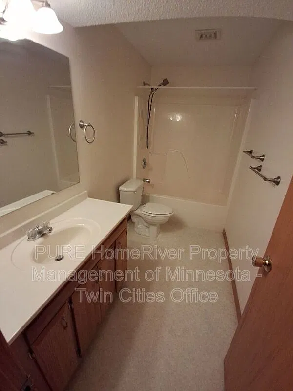 3 bed, 2.0 bath, 1734 sqft, $1,925 — Photo 4
