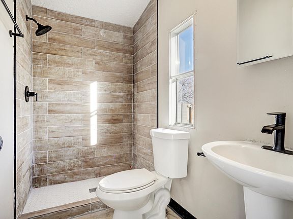 3rd image of 9405 Casitas Ct SW
