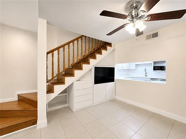 3 bed, 2.0 bath, 1030 sqft, $1,950 — Photo 2